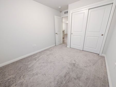 3 Bedroom Townhouse in Niagara Falls! - Photo 4