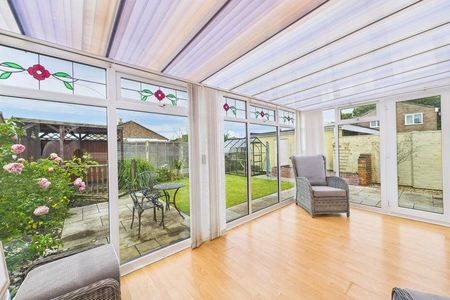 2 bedroom bungalow to rent - Photo 2