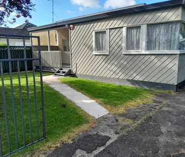 Spacious Home in Jellicoe Rd Manurewa! - Photo 6