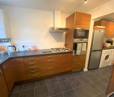 A well-presented 2 double bedroom, 2 bathroom 1st floor apartment i... - Photo 5