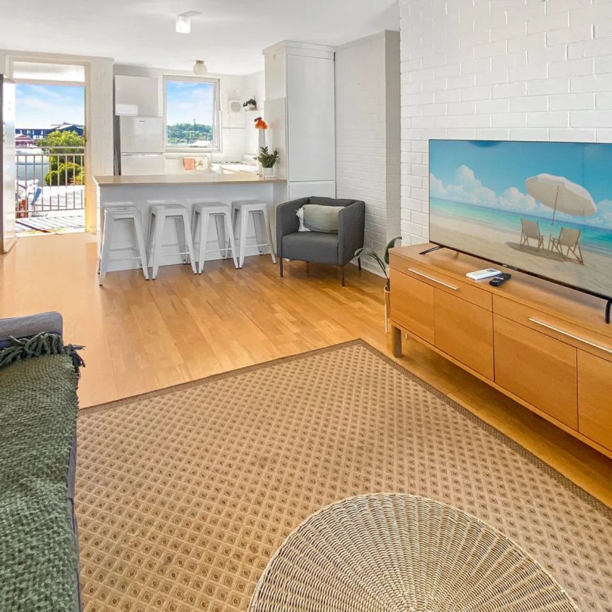 Swagger in Fremantle. - Photo 1