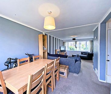 Carmarthen Close, Farnborough, GU14 - Photo 2