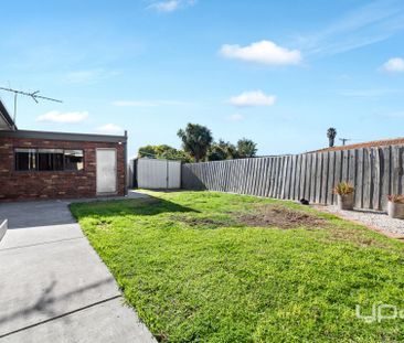 32 Concord Circuit, ALBANVALE - Photo 3