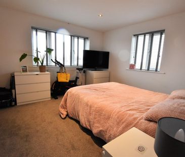 3 bedroom House To Let Total Size: 1111 SQ FT - Photo 5