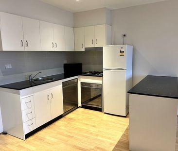 Superb Location - Everything Within a Few Minutes Walk! - Photo 3