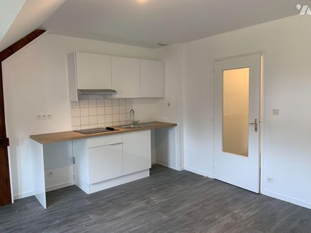 A louer, Gorron centre, au calme et lumineux : au second étage, appartement de 5 pièces entière... - Photo 3