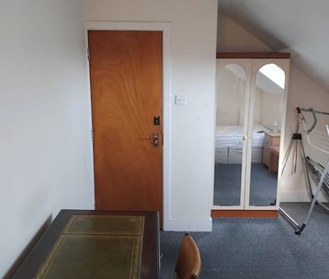 Room in a Shared House, Sefton Court, LS6 - Photo 2
