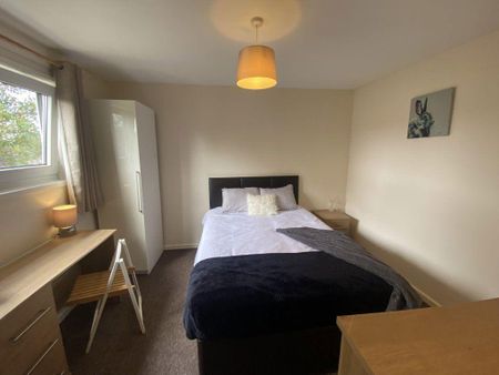 1 bedroom in a house share to rent - Photo 2