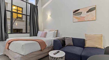 Fully Furnished CBD Studio – Walk to Queen Street - Photo 3