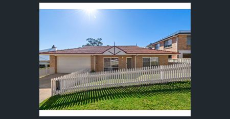 WELL PRESENTED LOW MAINTENANCE FAMILY HOME IN DESIREABLE LOCATION - Photo 5