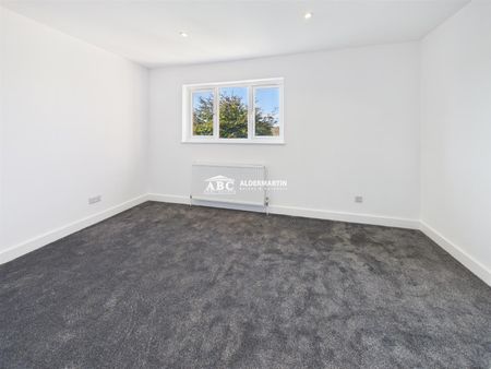 Britten Close, WD6 3HT, Borehamwood - Photo 3