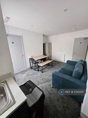 1 bedroom in a house share to rent - Photo 1