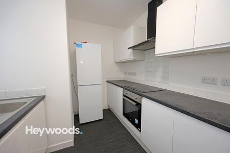 4 bedroom house of multiple occupation to rent - Photo 3