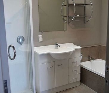 3 Beds - Spacious - Warm - Harbour Views - Photo 4