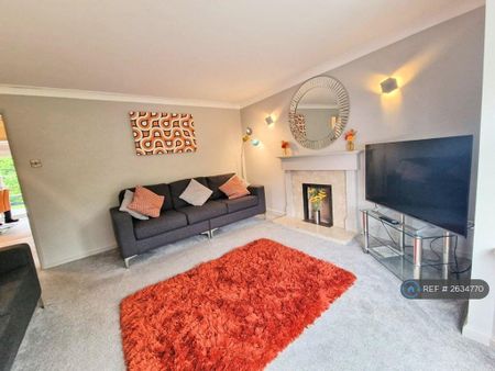 4 bedroom detached house to rent - Photo 4