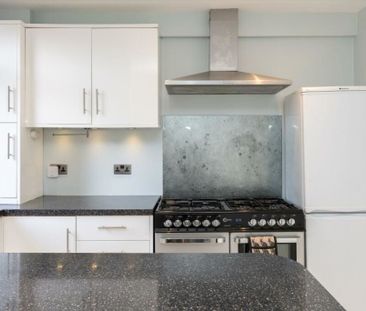 3 Bedroom - Photo 6