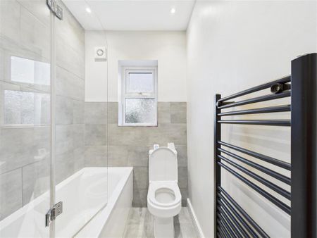 3 bedroom end of terrace house to rent - Photo 2