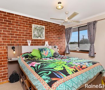 Spacious & Modern Townhouse in Sought-After Location - Photo 5