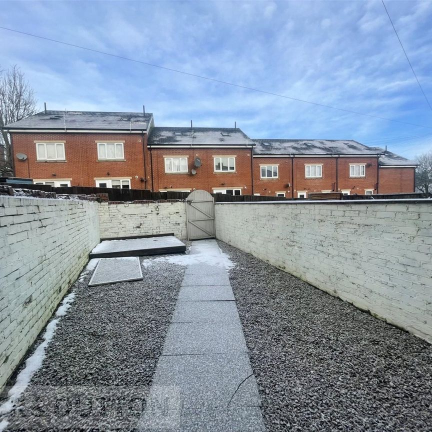 Lees Road, Oldham, Greater Manchester, OL4 - Photo 1