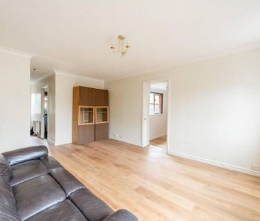 3 bedroom end of terrace house to rent - Photo 4