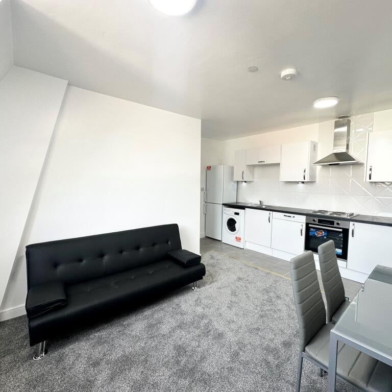 Studio Flat, Castle Edge, NG7 - Photo 1