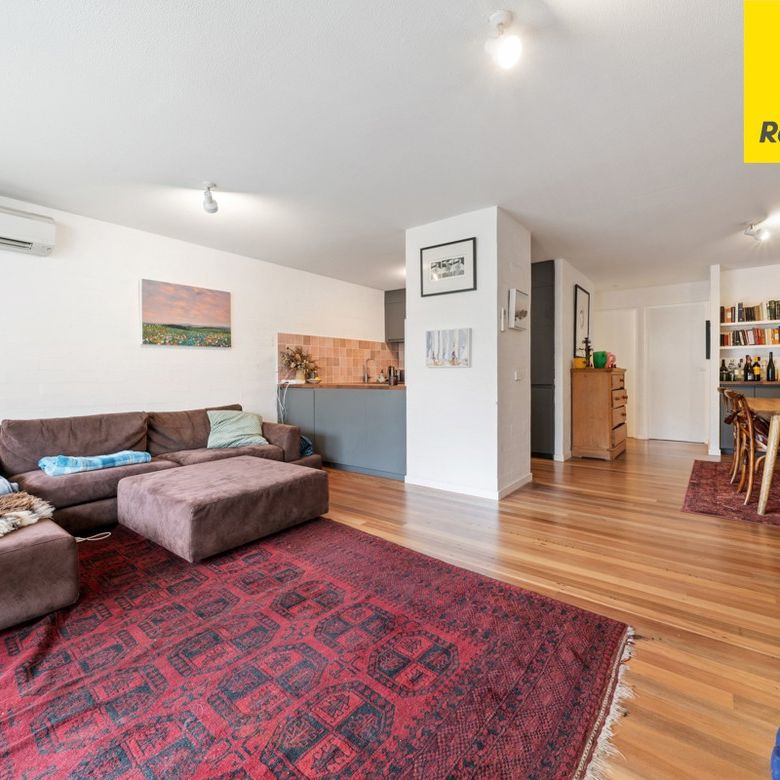 Enviable Lifestyle and Location! - Photo 1