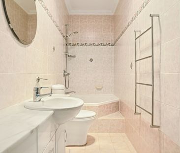 Spacious Family Terrace in Prime Bondi Locale - Photo 4