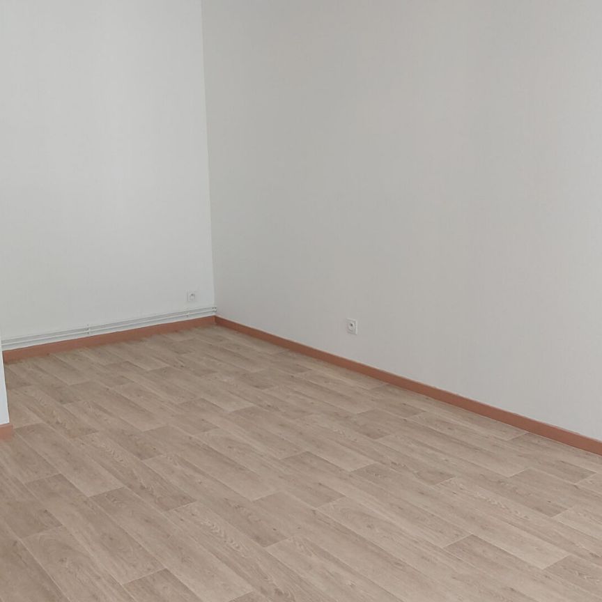 Maison de plain pied rénovée !! - Centre de Montceau Les Mines T4 pièce(s) 94.72 m2 - Photo 1