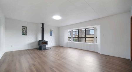 Fully Renovated 8 Room House for Rent in Manurewa - Photo 5