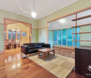 Spacious Furnished Home in Prime Location â¨ - Photo 1