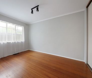 8 Windsor Ave, McKinnon VIC 3204 - House For Rent | Domain - Photo 2