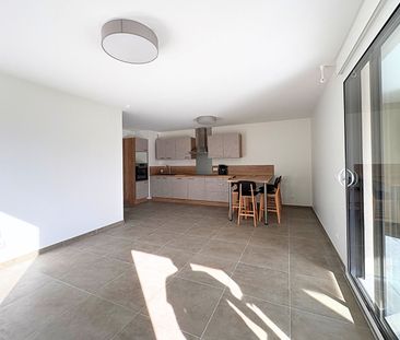 Location Appartement 3 pièces 70m² - Photo 2