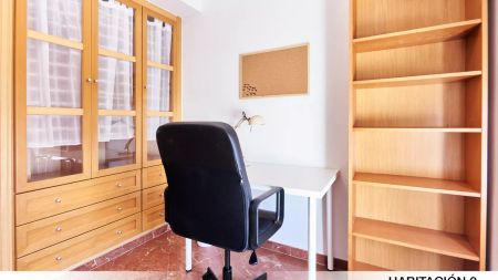 Room in a shared 4-bedroom apartment for rent in Nervión - Foto 5
