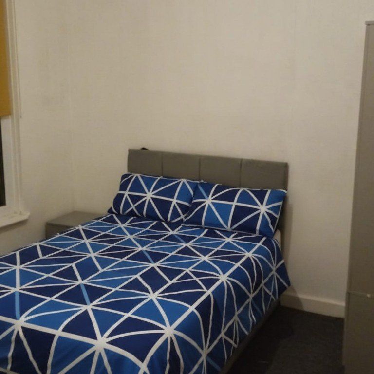 Room in a Shared House, Bardsay Road, L4 - Photo 2