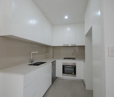 Near New 3 Bedroom Apartment!!! Luxury Living!!! - Photo 3