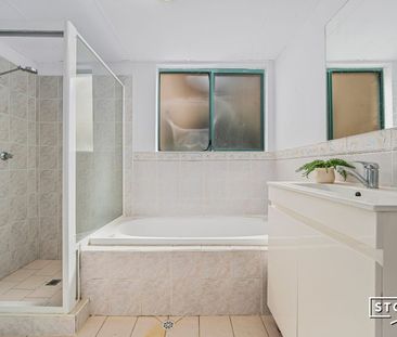 Modern Living in a Prime Westmead Location - Photo 4