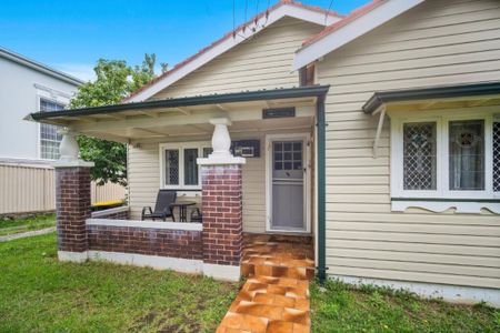 Three-Bedroom Home with Spacious Backyard - Photo 5