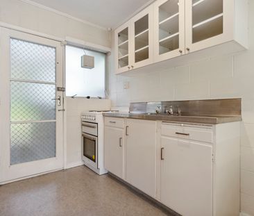 Spacious Home - Unbeatable Location - Photo 4