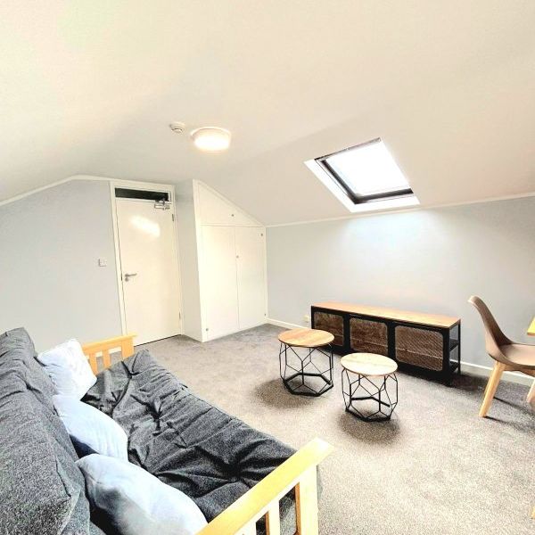 Bushey Grove Road, Bushey WD23 2JJ, Property for rent - Photo 1