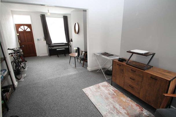 Roebuck Lane, Sale, M33 - Photo 1