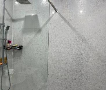 Room in a Shared House, Gill Street, M9 - Photo 4