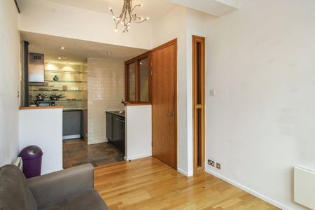 1 Bed Flat, Conran Building, M4 - Photo 3