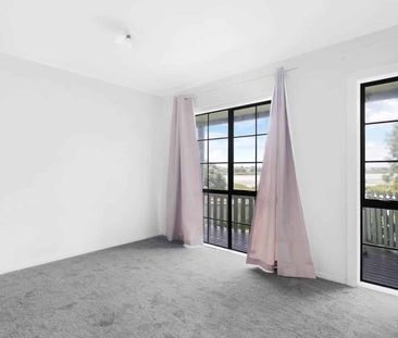 3 Bedroom House with Water Views! - Photo 4