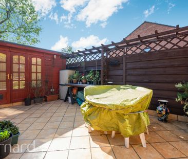 Lindsey Gardens, Feltham - Photo 1