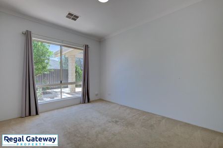 18 Cathedral Link, AUBIN GROVE WA 6164 - Photo 4