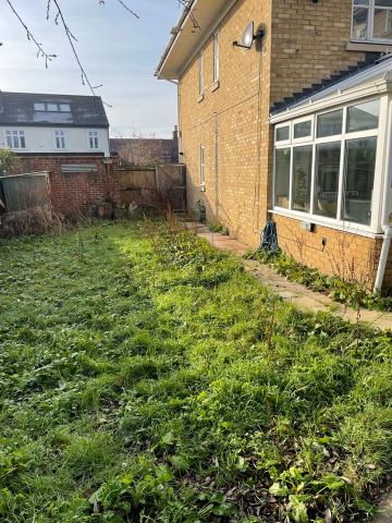 3 Bed Semi-Detached House, Glenburnie Road, SW17 - Photo 4