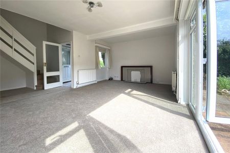 4 bedroom detached house to rent - Photo 2