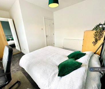 4 bedroom terraced house to rent - Photo 5