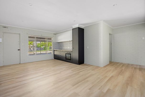 Neat 2 Bedroom Unit in Prime Flora Hill Location - Photo 1