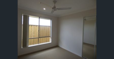 Modern 4 bedroom home - Photo 4